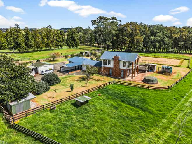 107 Gordon Road, Pollok