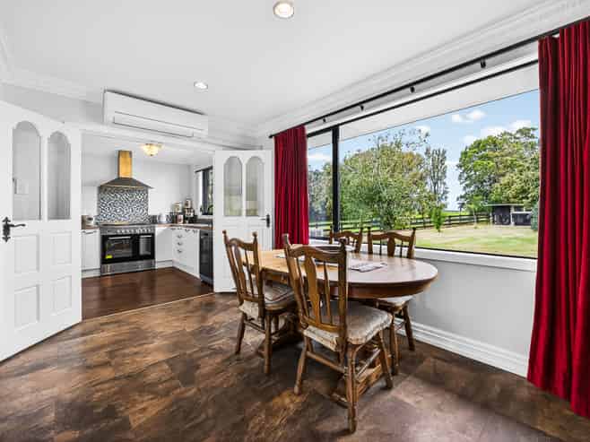 107 Gordon Road, Pollok