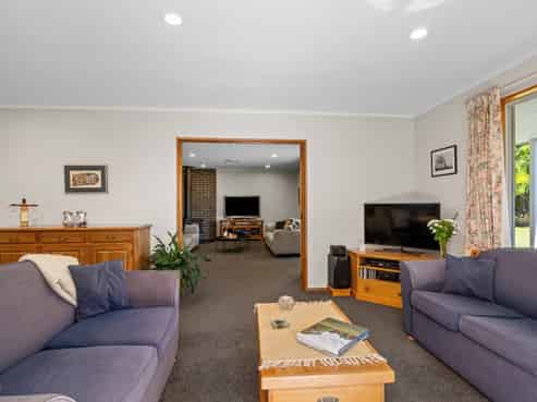 238 Beach Road East, Elgin