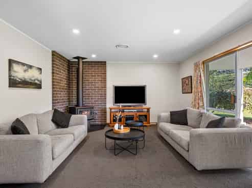 238 Beach Road East, Elgin