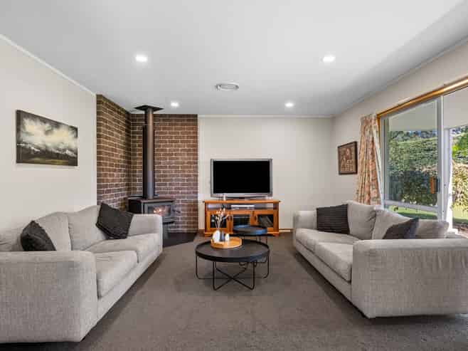 238 Beach Road East, Elgin