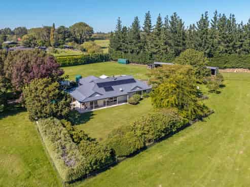 238 Beach Road East, Elgin