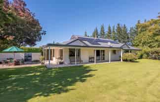 238 Beach Road East, Elgin