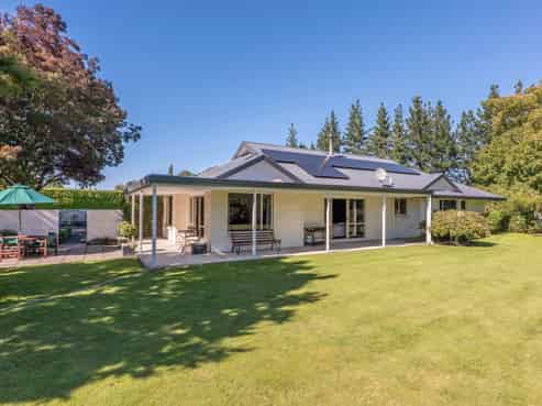 238 Beach Road East, Elgin