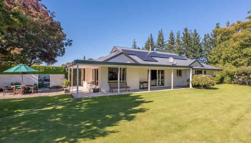 238 Beach Road East, Elgin