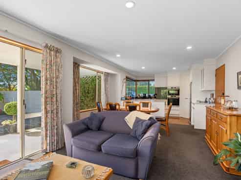 238 Beach Road East, Elgin