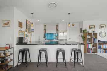 406 Flora Road East, MAKAREWA