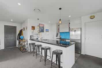 406 Flora Road East, MAKAREWA