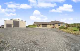 406 Flora Road East, MAKAREWA