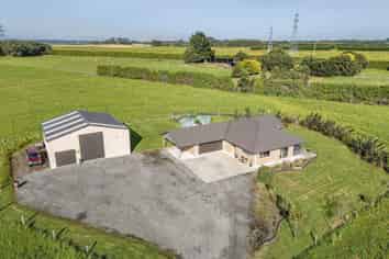 406 Flora Road East, MAKAREWA