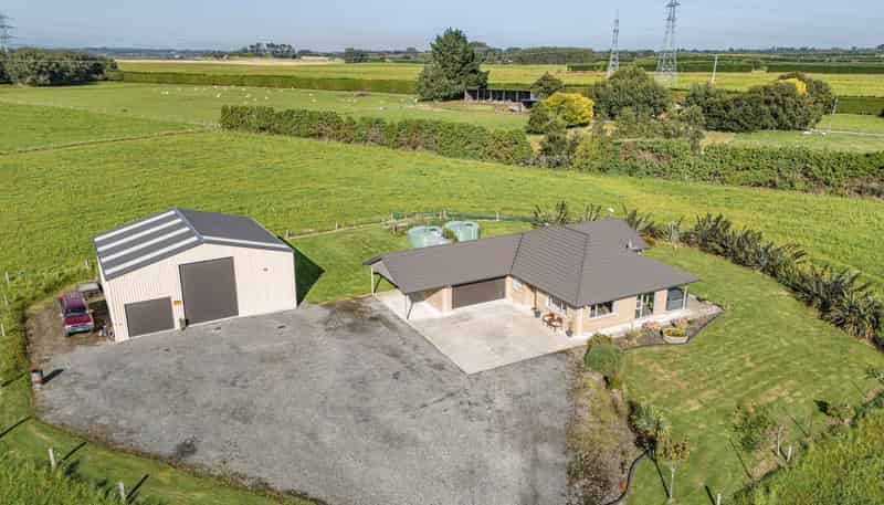 406 Flora Road East, MAKAREWA