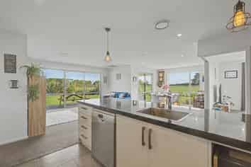 406 Flora Road East, MAKAREWA