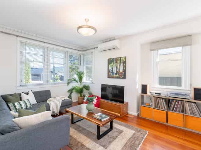 60 Pine Avenue, Ebdentown