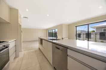 13 Henrietta Maxwell Grove, Wainuiomata