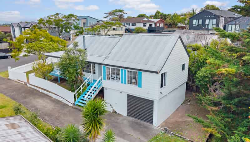 12 Coubray Place, Botany Downs