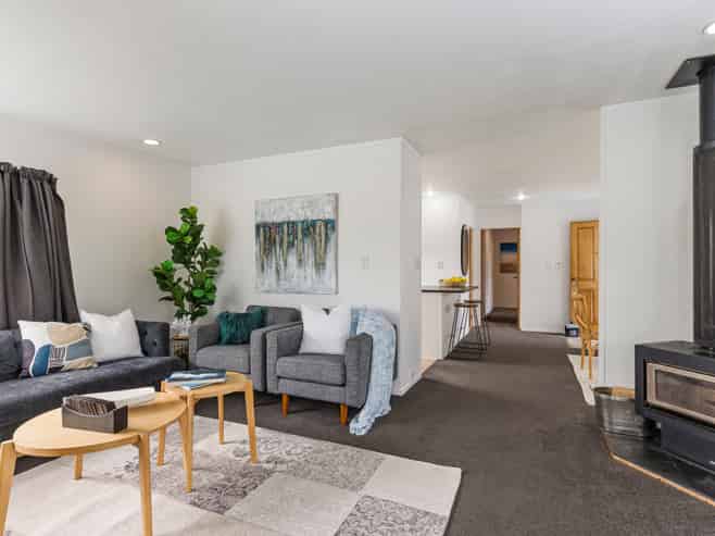 12 Coubray Place, Botany Downs