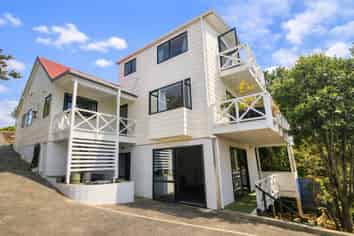 11 Moffat Road, Red Beach