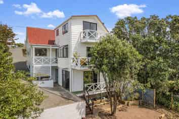 11 Moffat Road, Red Beach