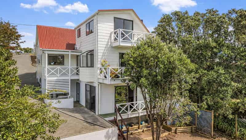 11 Moffat Road, Red Beach