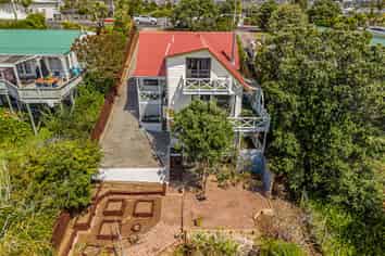 11 Moffat Road, Red Beach