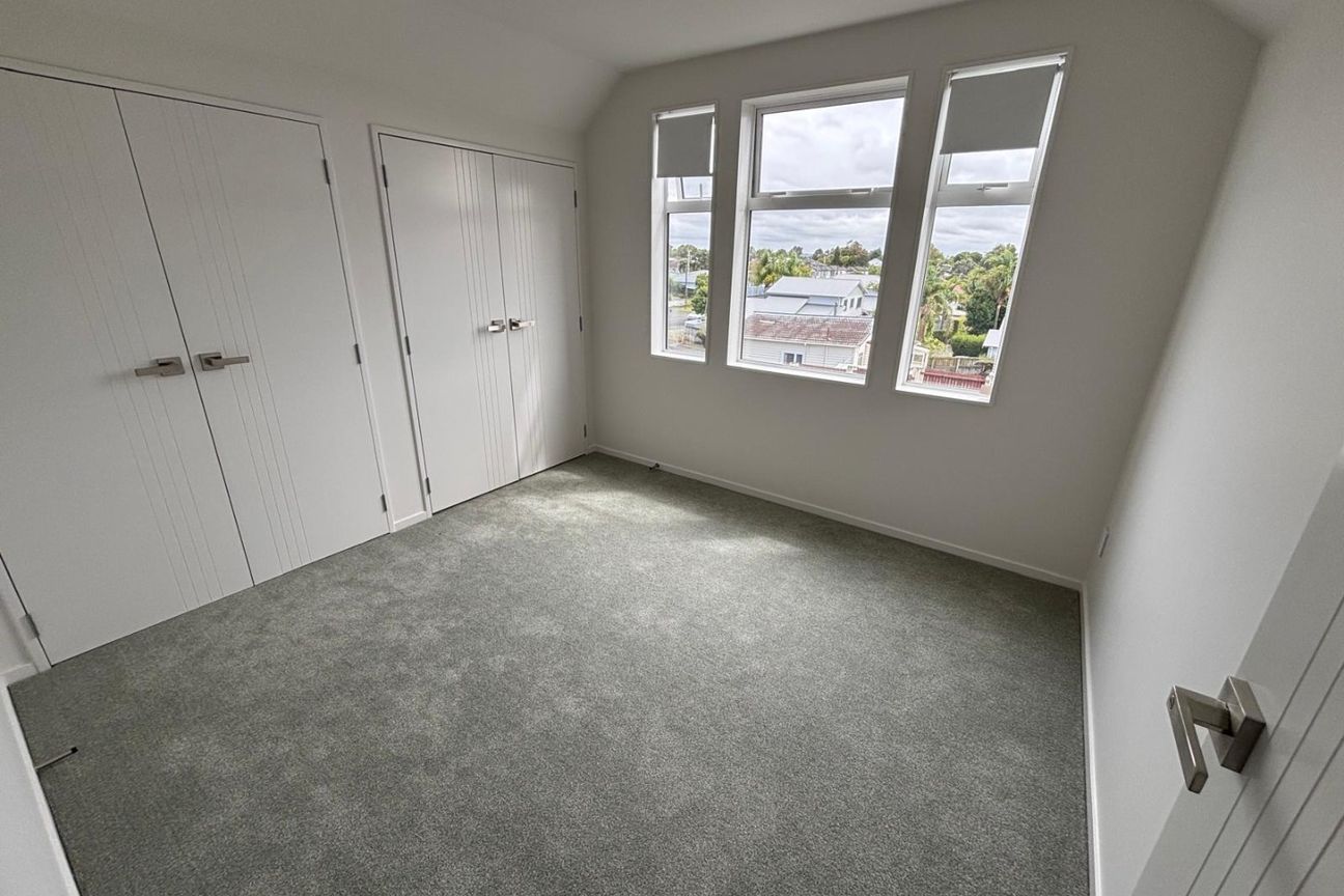 Modern 4 Bedroom House - Widok 6
