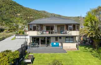 318 Waikawa Road, Waikawa