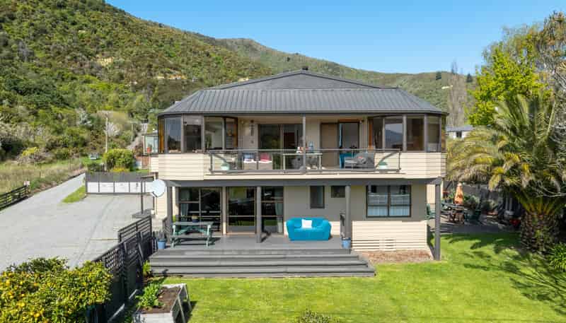 318 Waikawa Road, Waikawa