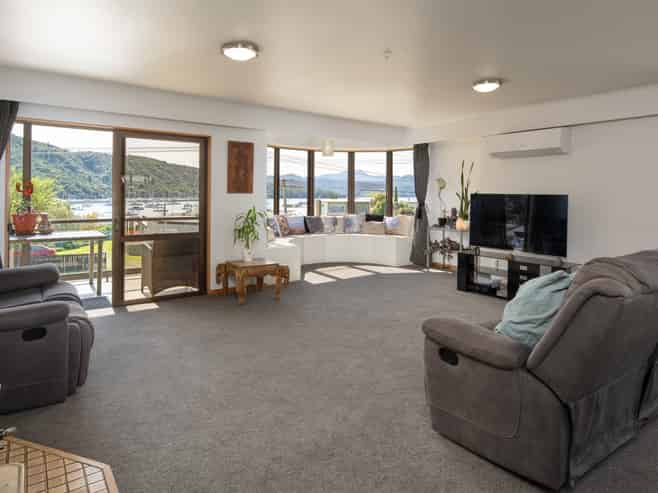 318 Waikawa Road, Waikawa