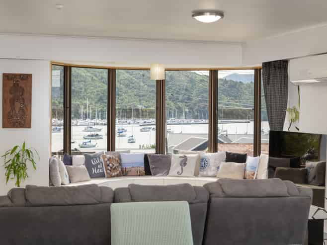 318 Waikawa Road, Waikawa