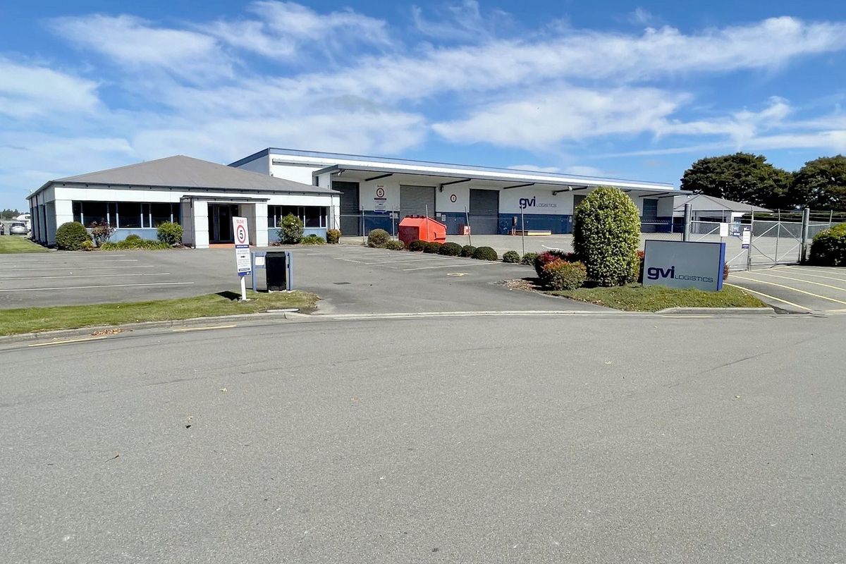 Highly Functional Airport Warehousing - View 5