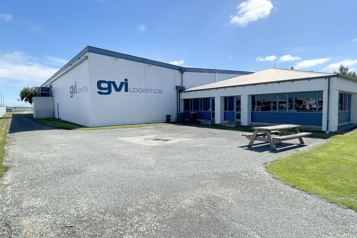 Highly Functional Airport Warehousing - View 2