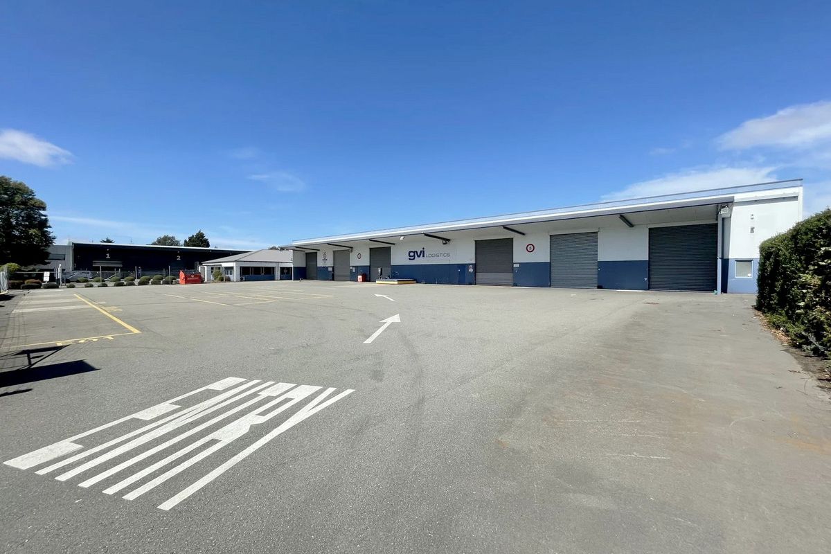 Highly Functional Airport Warehousing - View 6