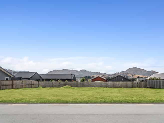 6 Bargour Street, Wanaka