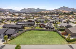 6 Bargour Street, Wanaka