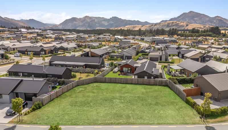 6 Bargour Street, Wanaka