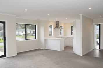 2 Kingi Te Ahoaho Pl, Otaki