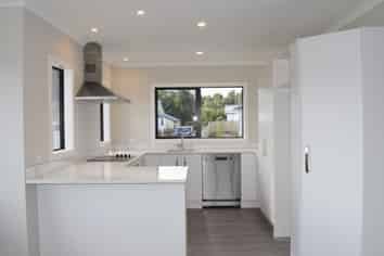 2 Kingi Te Ahoaho Pl, Otaki