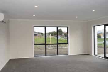 2 Kingi Te Ahoaho Pl, Otaki