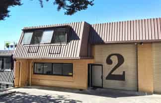 VACANT COMMERCIAL KITCHEN
