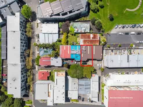 VACANT COMMERCIAL KITCHEN
