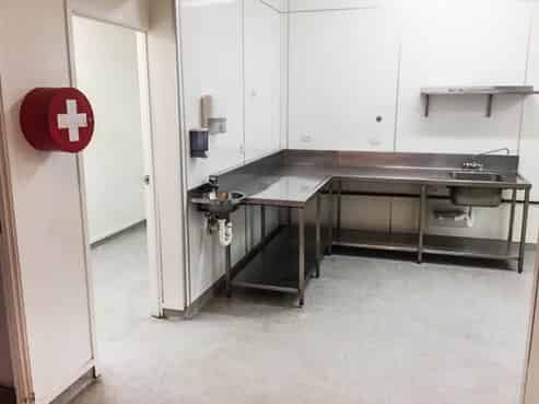 VACANT COMMERCIAL KITCHEN
