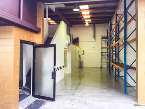 VACANT COMMERCIAL KITCHEN
