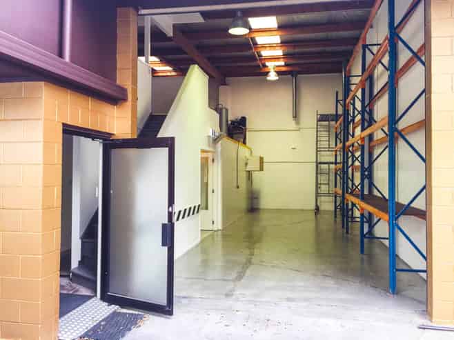 VACANT COMMERCIAL KITCHEN

 
