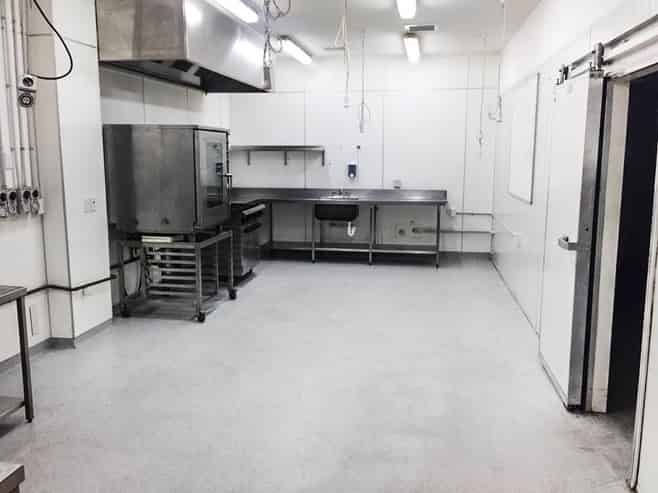 VACANT COMMERCIAL KITCHEN

 
