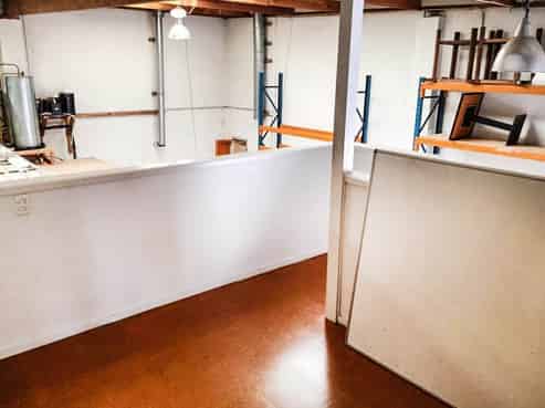 VACANT COMMERCIAL KITCHEN
