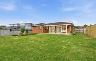 28 Whiteacres Drive, Sunnyhills