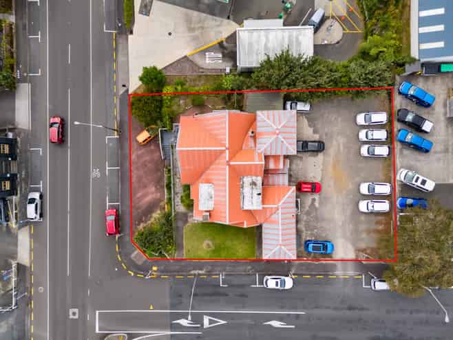 Prime CBD corner with resource consent