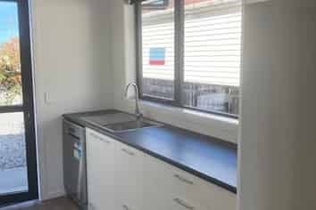 Unit 2/176A Regan Street, Stratford