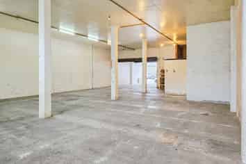 Versatile warehouse/office mix in Mount Victoria