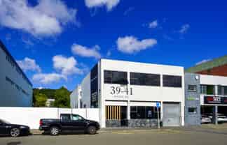 Versatile warehouse/office mix in Mount Victoria